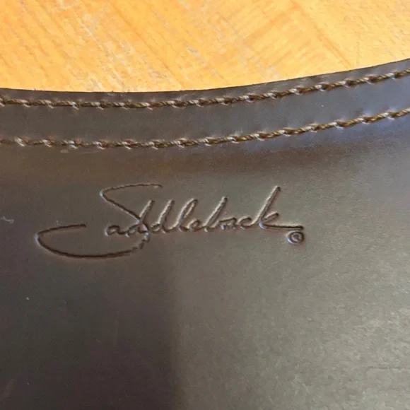 Stylish Saddleback dark brown Leather Laptop sleeve - Picture 2 of 6